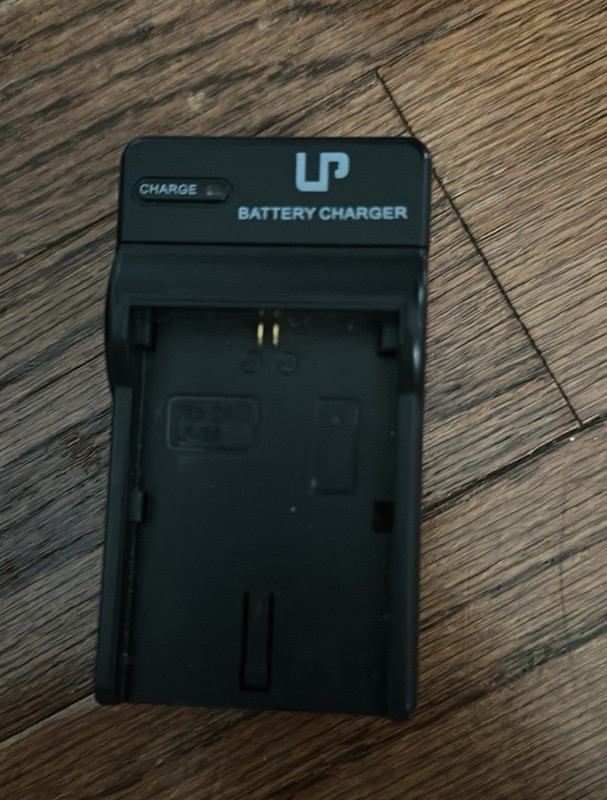 LP Video Digital Camera Battery Charger Mains Travel Charger 4.2V Black