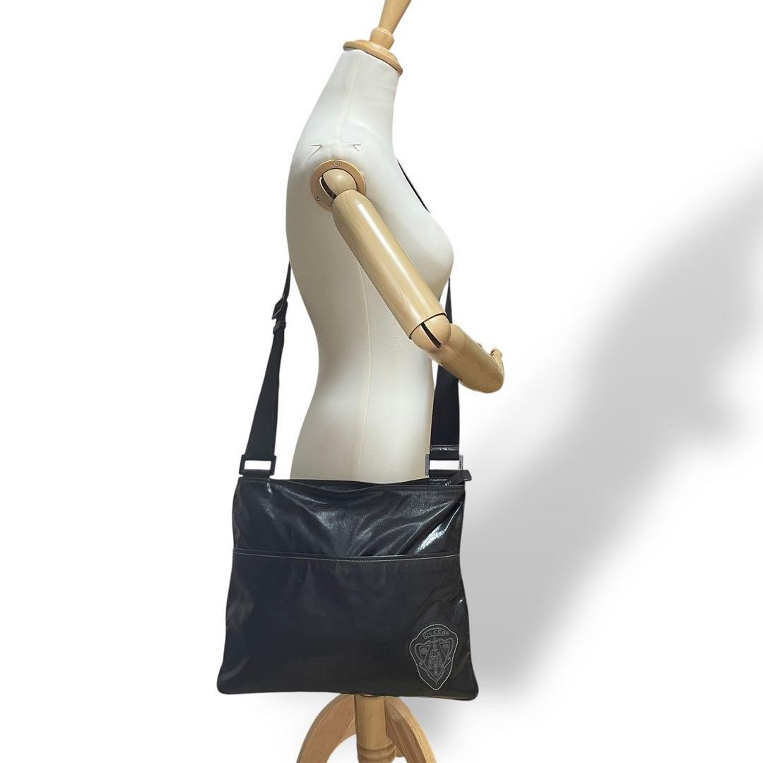 Gucci 4925 Shoulder Bag with Crest Emblem Pre-Owned Authentic