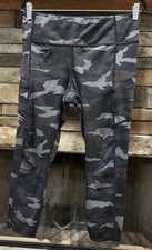 Women  s ATHLETA Camo Contender 7/8 Tight Size M B8