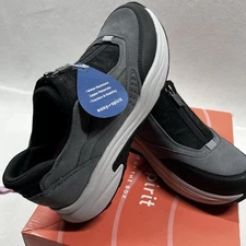 NEW Easy Spirit Women’s Sneakers 8M Water Resistant Dark Gray Traction 1.5" Heel