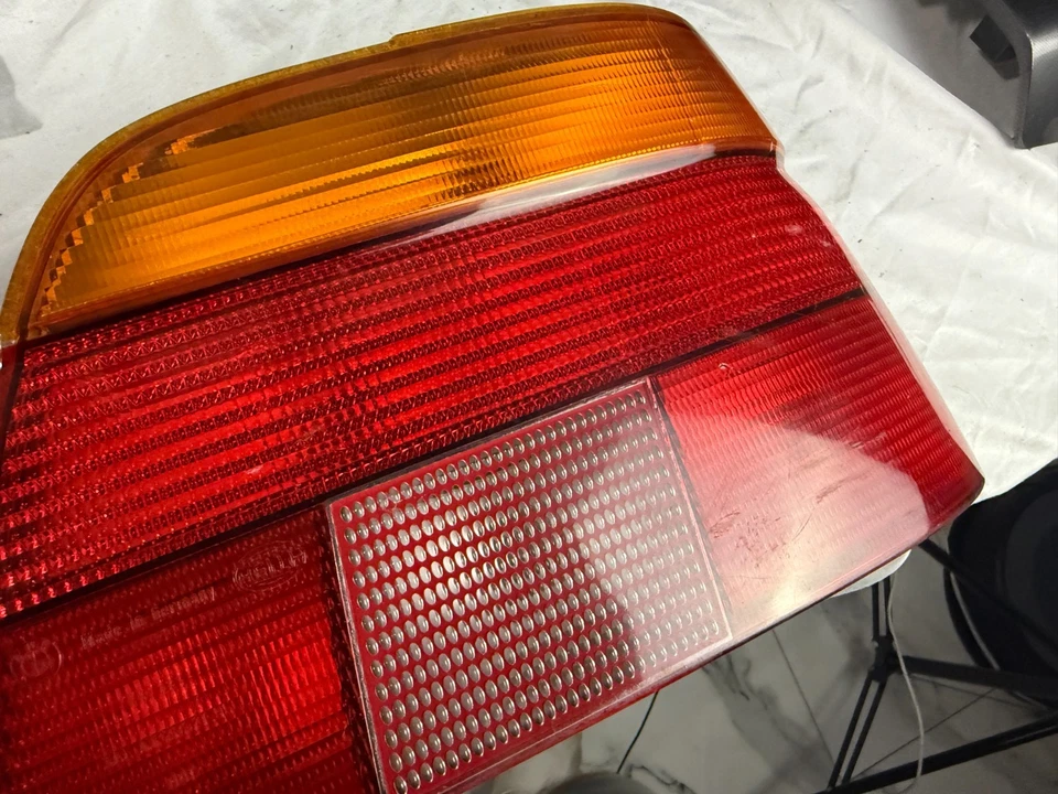 Lámpara de luz trasera derecha del lado del pasajero BMW 540i 1997-2000 63218363560 OEM Foto 4 de 4