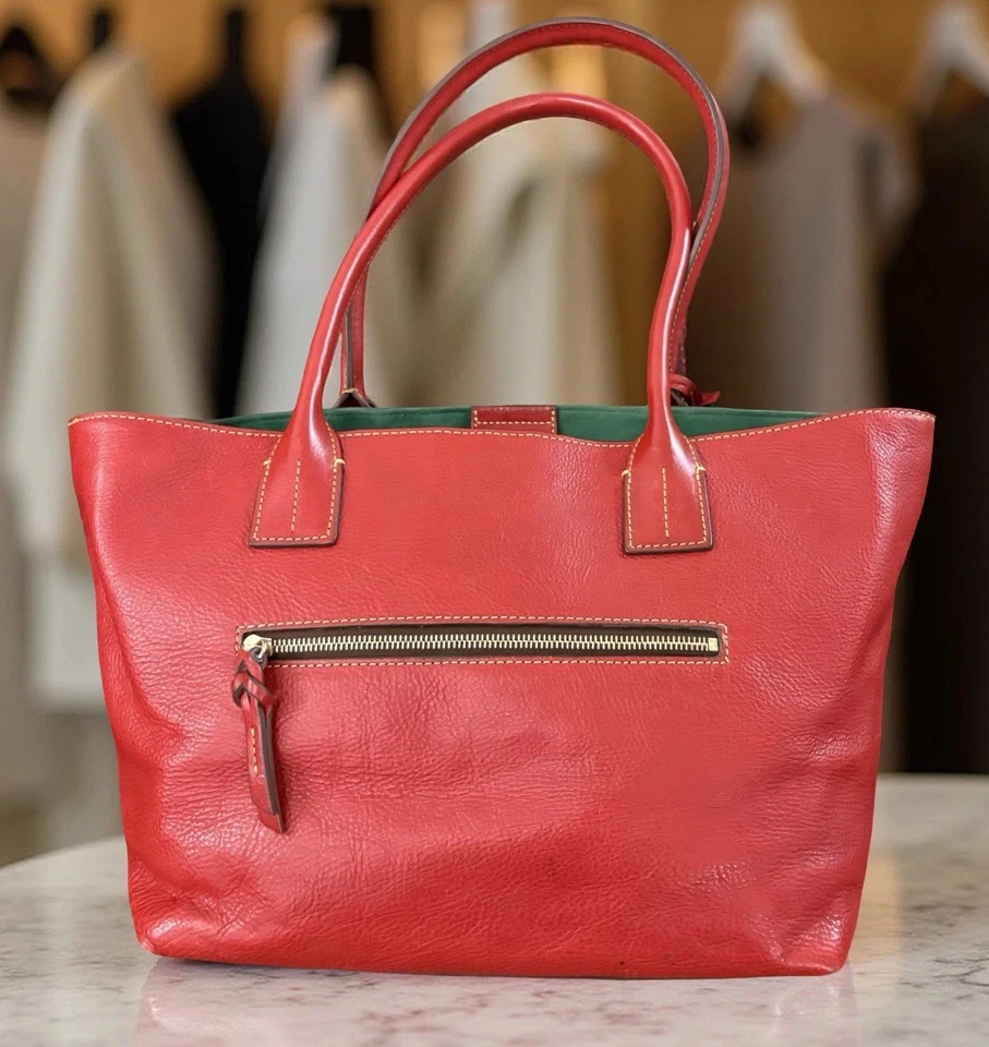 "Bolso de hombro Dooney Bourke Russel de cuero florentino rojo 17,5"" x 10"" x 6,25" Foto 2 de 4