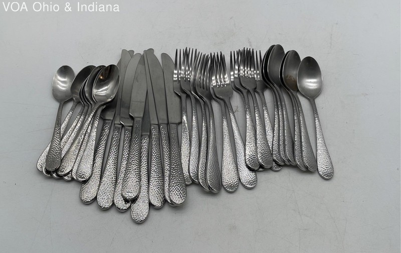 Oneida Hammered Stainless Steel Flatware Lot 27 Piece Assorted Knives Forks