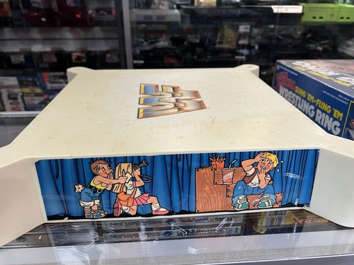 Anillo y caja de lucha libre vintage 1985 WWF LJN superestrellas Sling Em-Fling Em - Imagen 10 de 13