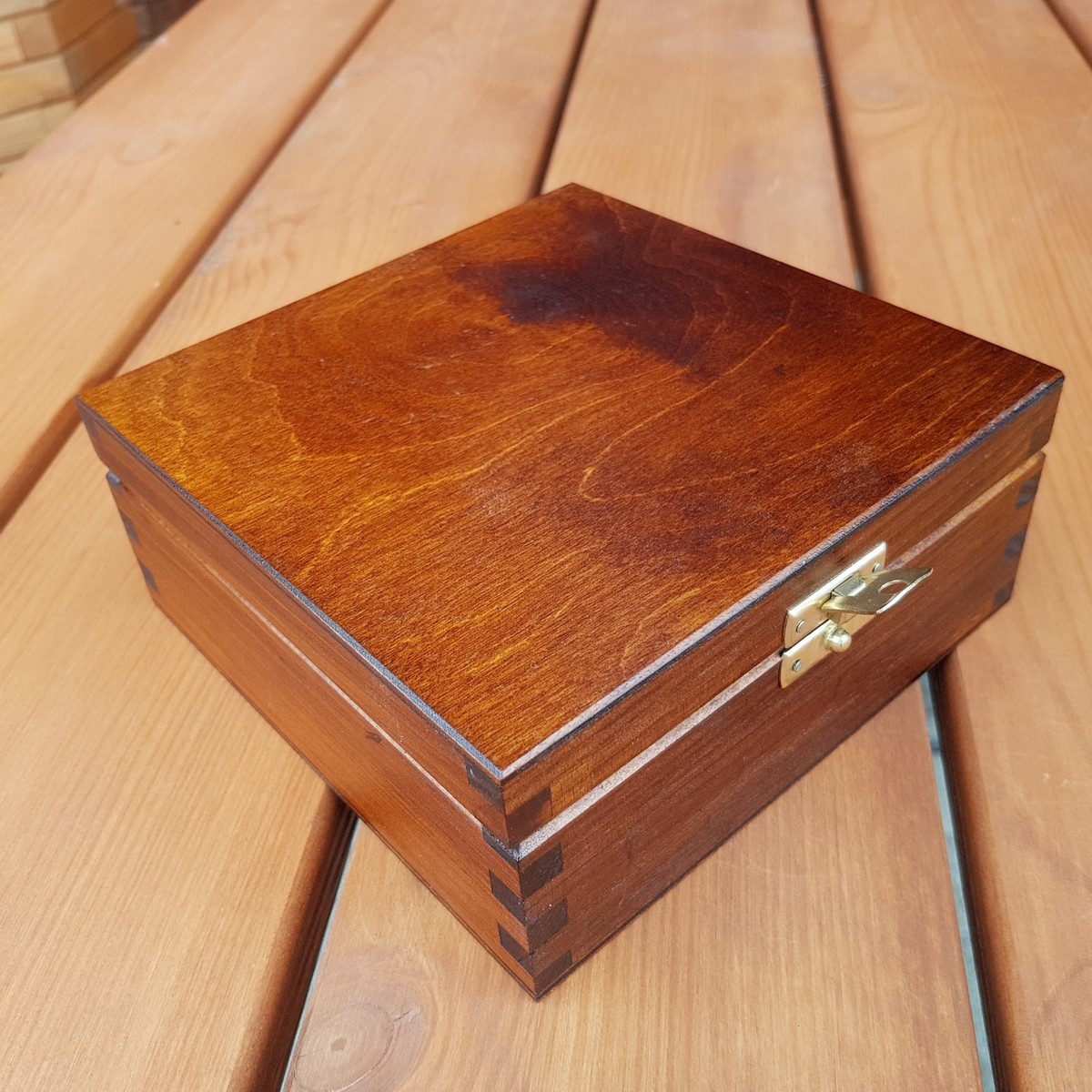 WOODEN SQUARE JEWELLERY BOX 16X16 CM, LOCKABLE LATCH, BROWN