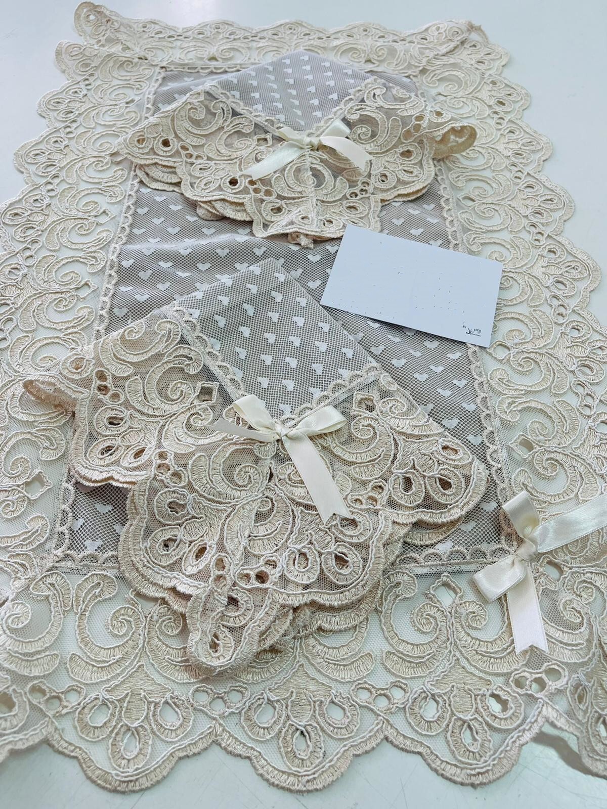 Tris Centrini Tulle Ricamati a Cuore Panna Biscotto: Prezzo Speciale