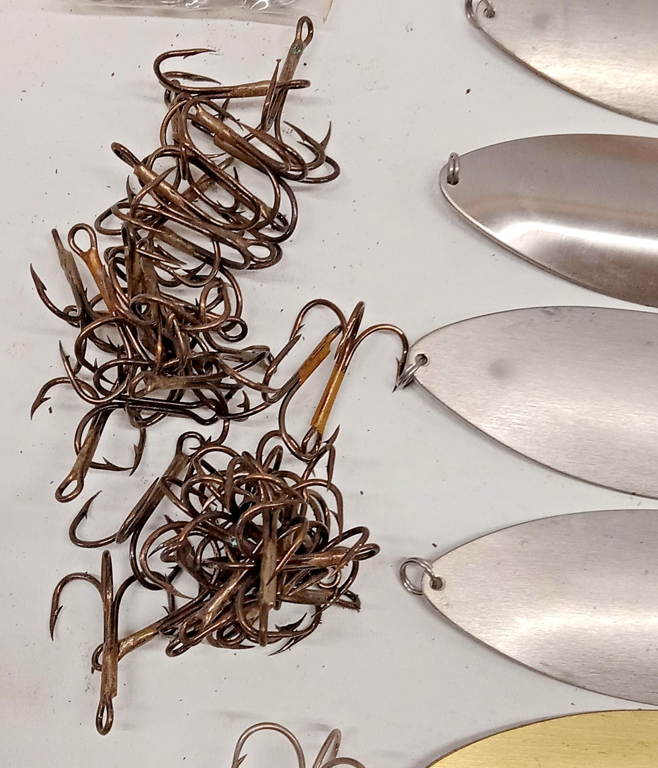 TACKLEBOX FULL OF 41 LARGE CUSTOM SPOONS 4 LURES DARDEVLE & MORE MUSKY PIKE - Image 9