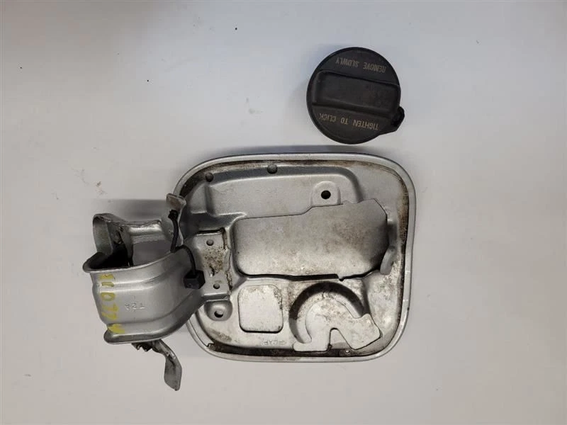 Дверца топливного бака 2013 2014 2015 Honda Accord серебристая - Изображение 3 из 4