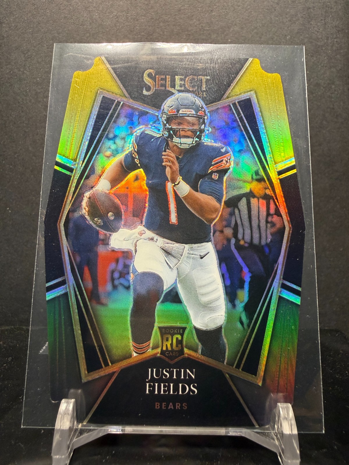 011089 -2021 Panini Select Black & Gold Prizm Die-Cut Justin Fields #150 Rookie