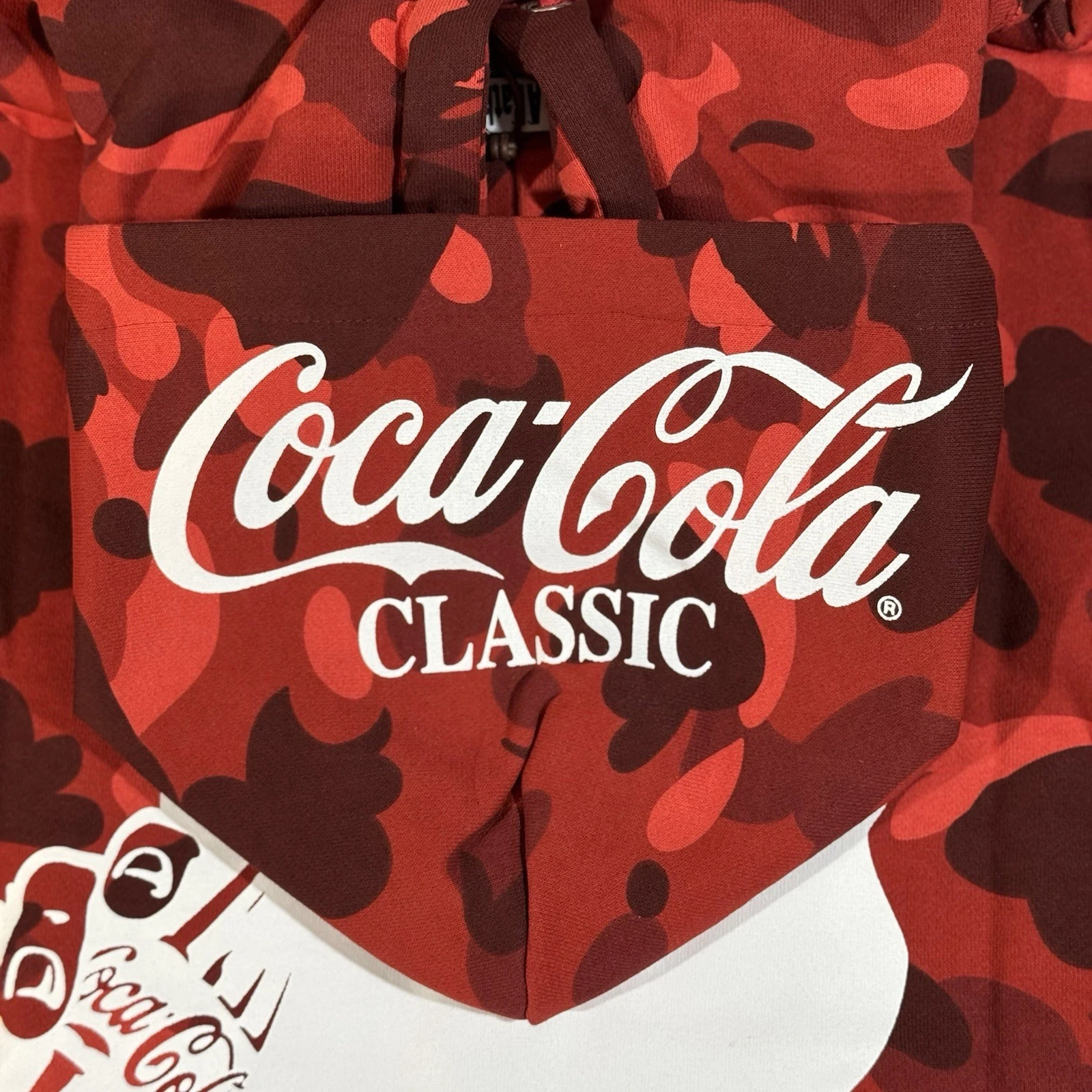 A BATHING APE (BAPE) Felpa con cappuccio BAPE x Coca Cola colore mimetico testa di scimmia pullover rosso RARA taglia:piccola