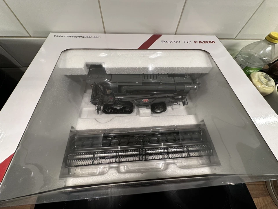 Universal HobbiesMassey Ferguson Ideal 10T Combine - Image 2 of 2