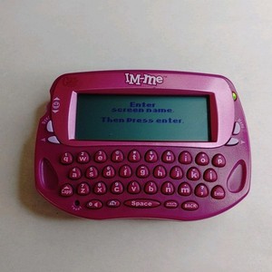 IM ME Handheld Wireless Instant Messaging System Pink Radika Girl Tech Tested