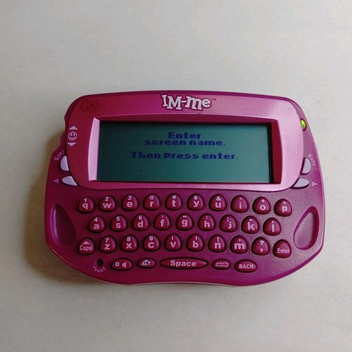 IM ME Handheld Wireless Instant Messaging System Pink Radika Girl Tech Tested