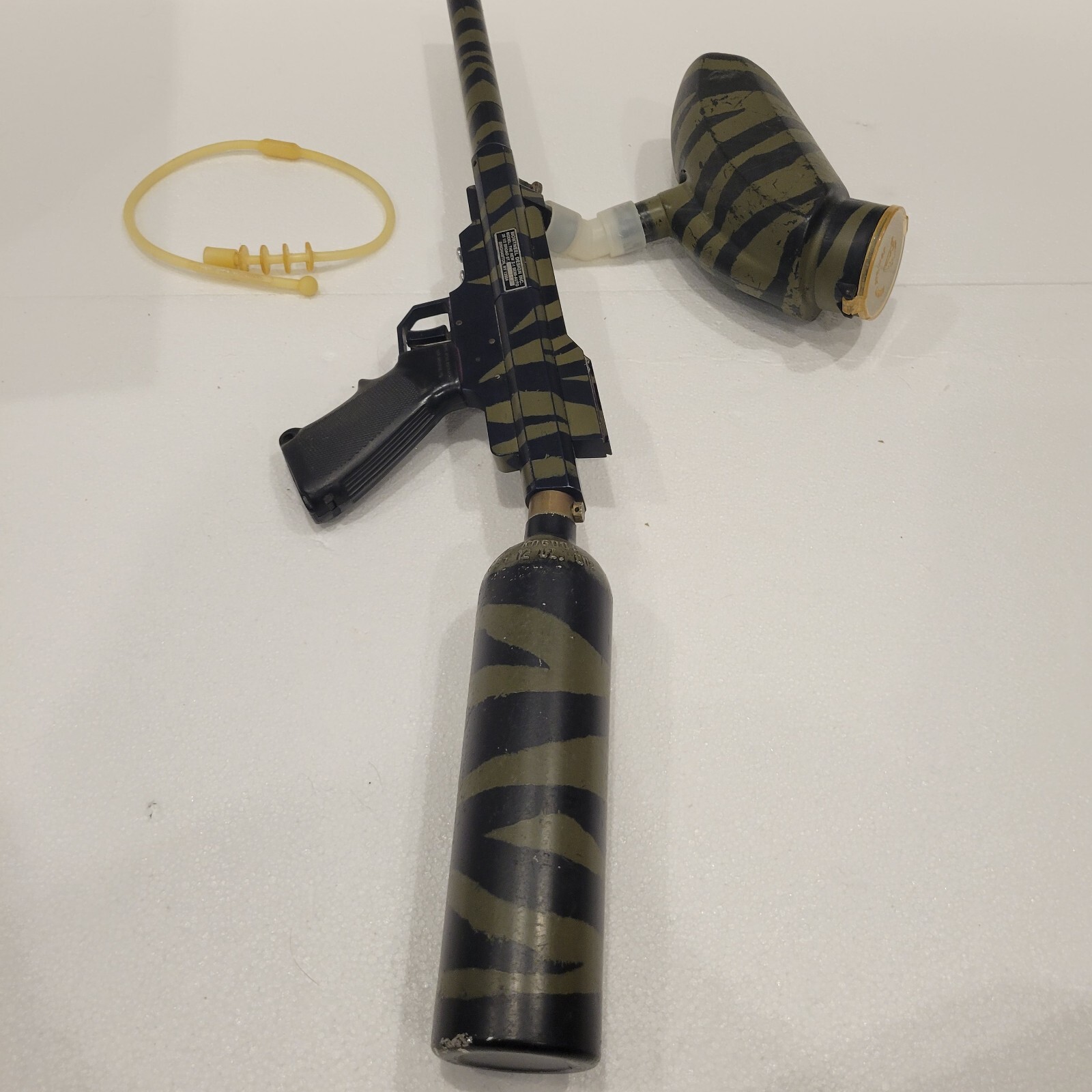 Icon Z1 Paintball Marker With Hopper, Squeegee, Mask, and Extra Bolt