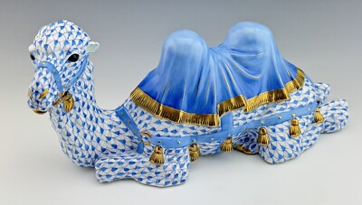   MINT HEREND Large 9.5  CAMEL  Classic Kingdom Blue Fishnet Figurine