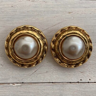 CHANEL Chanel earrings fake pearl vintage inch UK