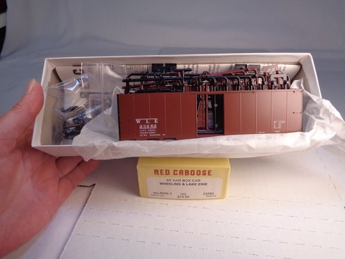 HO Scale Red Caboose 40' AAR Box Car Wheeling & Lake Erie #23262 Kit