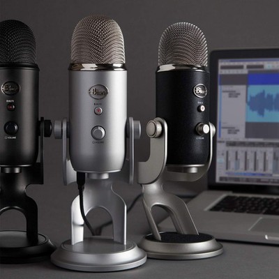 Logitech Creators Blue Yeti USB Microphone for Streaming, Gaming