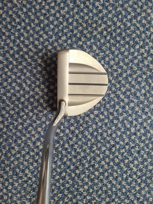 Odyssey V-Line White Hot Pro Putter 33'' RH with Super Stroke Grip and Headcover