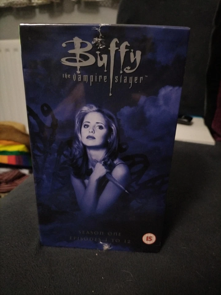 BUFFY THE VAMPIRE SLAYER SEASON ONE VHS BOX SET SEALED - Image 4 of 4