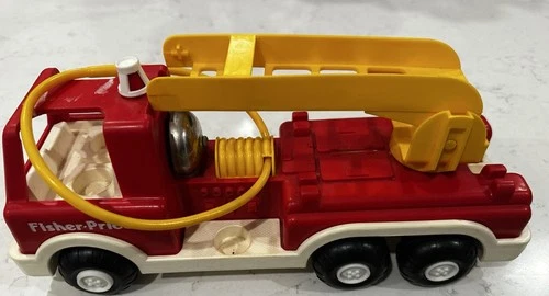 Vintage 1988 Fisher  Price Little People fire truck with 4 Firefighters #2361