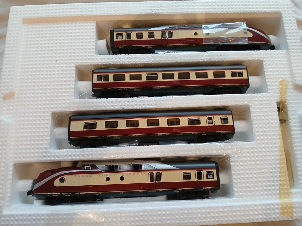 Roco 14183A H0 DB BR VT 11.5 (VT 601) TEE Dieseltriebzug, 4 teilig, beige/rot