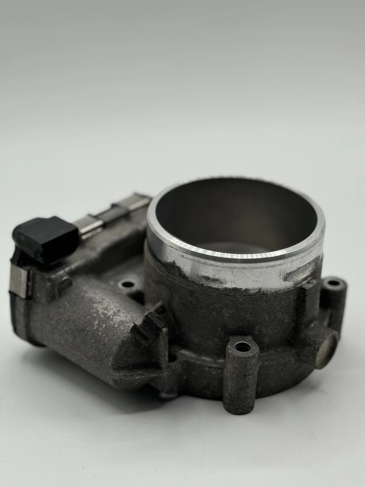 Porsche Cayenne S 2004 4,5 L motor V8 carrocería del acelerador probado  Foto 4 de 4