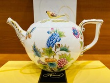 HEREND QUEEN VICTORIA TEA POT W. BIRD LID,40fl OZ ,BRAND NEW boxed,RETAIL $655.-