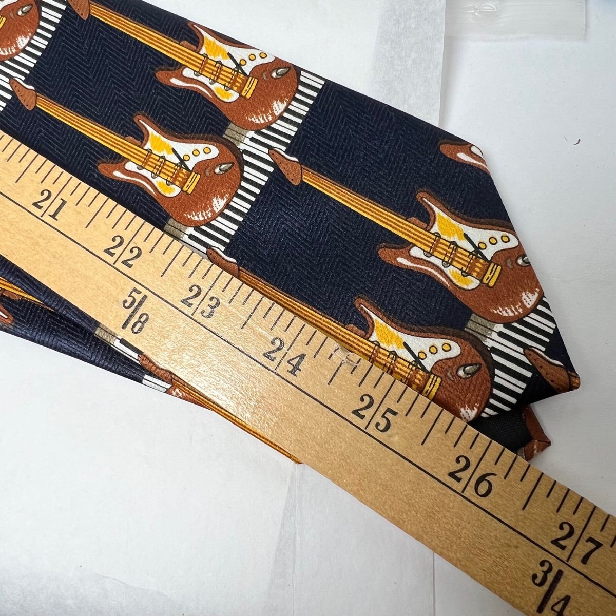 Umo Lorenzo Tie Mens 53" long 3 3/4" Guitar & Keyboard 1997 ETMC Musician Band View 4