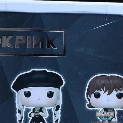 BLEMISHED Funko Pop! Blackpink Jisoo Jennie Rose Lisa Hot Topic 4