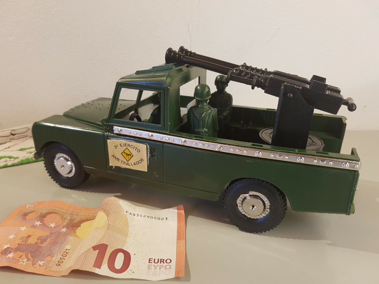 NoTin Toy (PLASTIC MODEL)1960's Karpan-Spain 1:24 LAND ROVER ANTICRAFT GUN mint