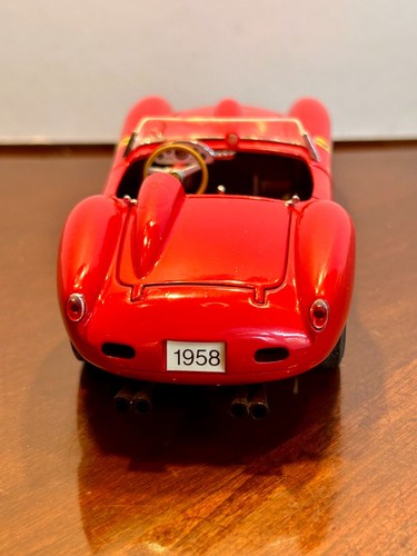 Danbury Mint 1958 Ferrari 250 Testa Rossa Diecast Model Car 1:24 *Original Box* - Picture 5 of 11