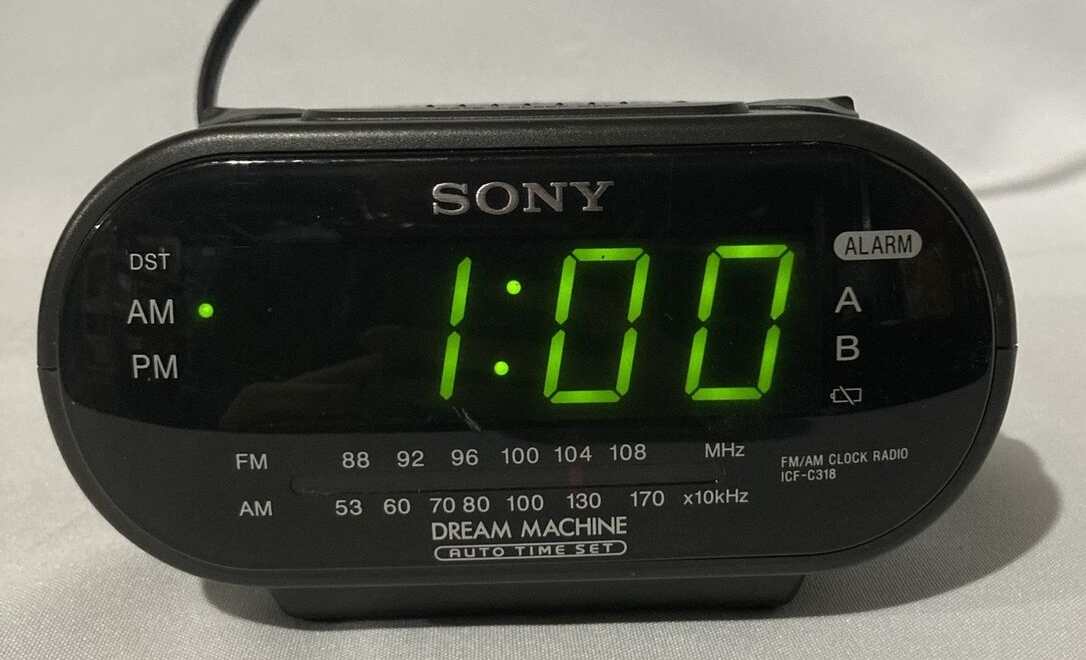 Sony Dream Machine AM FM Dual Alarm Clock Radio Model ICFC318 Black