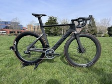 Canyon Aeroad CFR Medium Sram Red AXS Road Bike - DT Swiss Wheels