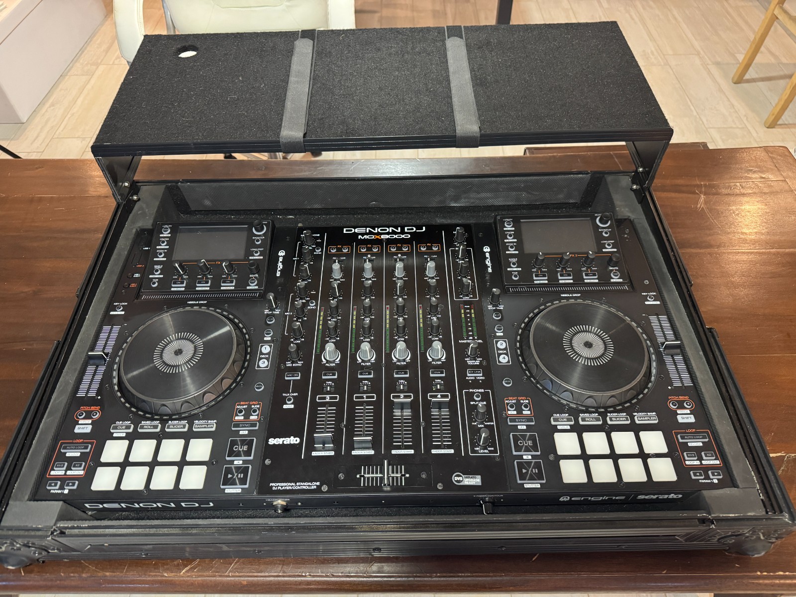 Denon mcx 8000 consolle DJ standalone + Flightcase MAGMA + Decksaver