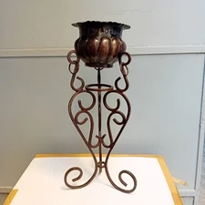 Antico PORTAVASO in FERRO BATTUTO con VASO in RAME anni '50