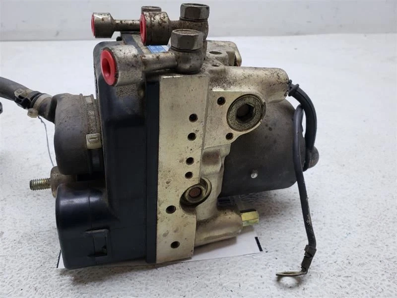 94 95 96 97 Mazda MX-5 Miata bomba de pieza de freno antibloqueo OEM NB13 43 7A0 Foto 4 de 4