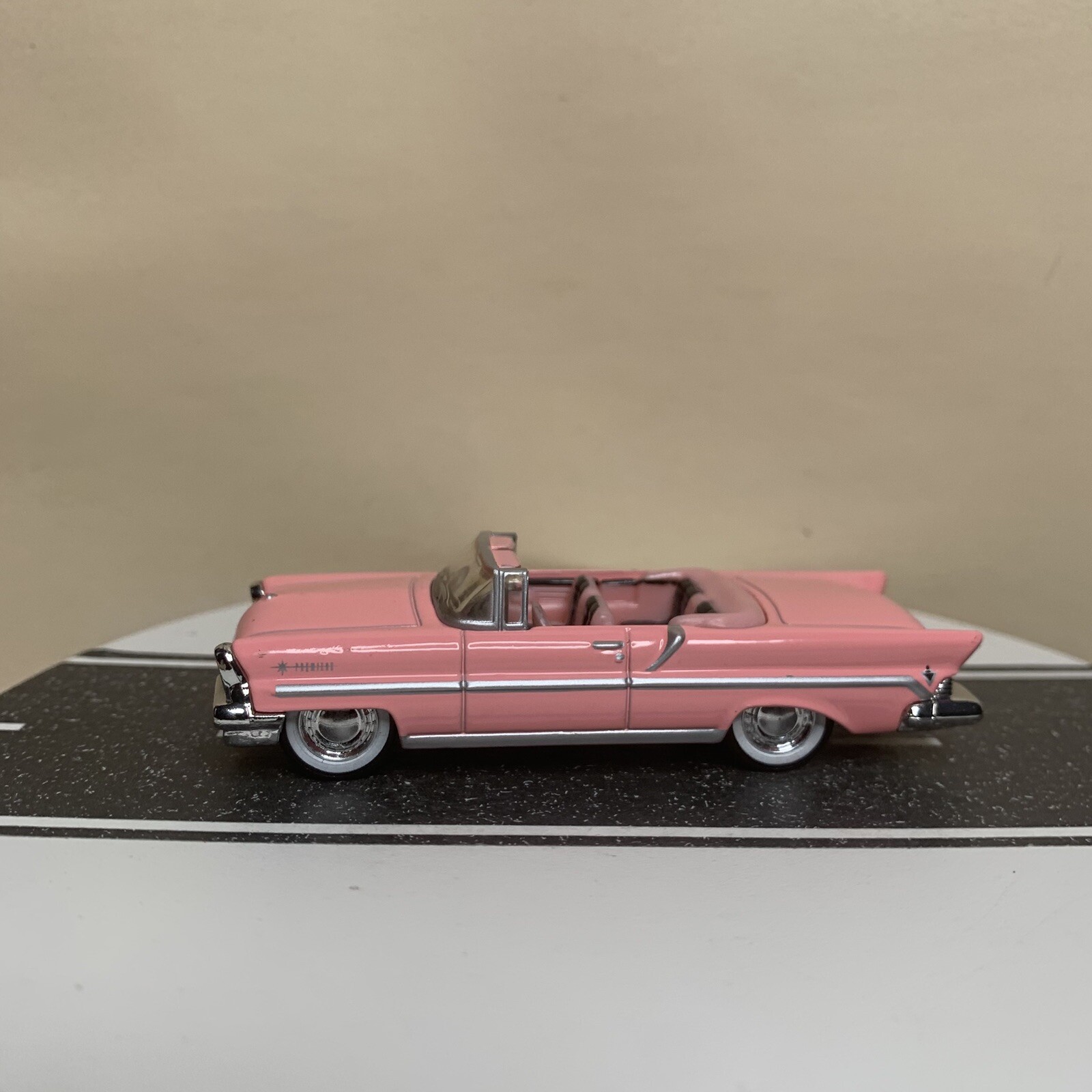 Matchbox Collectibles Barrett-Jackson 1957 Lincoln Premiere Convertible Pink NM