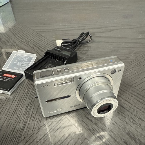 Kodak Digital Camera EasyShare V550 5.0MP Silver Tested W/ Charger - Picture 12 of 12