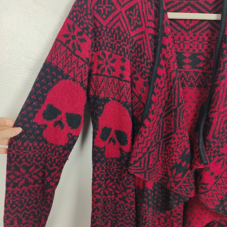 Cardigã Feminino Punho de Ferro Pequeno Vermelho Preto Caveira Ilha Justa Suéter Gótico Punk Alt - Imagem 3 de 4