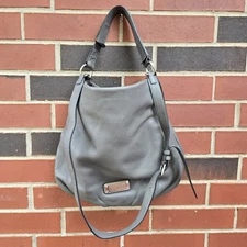 Marc By Marc Jacob’s Grey Pebbled Leather Shoulder Bag Black Interior