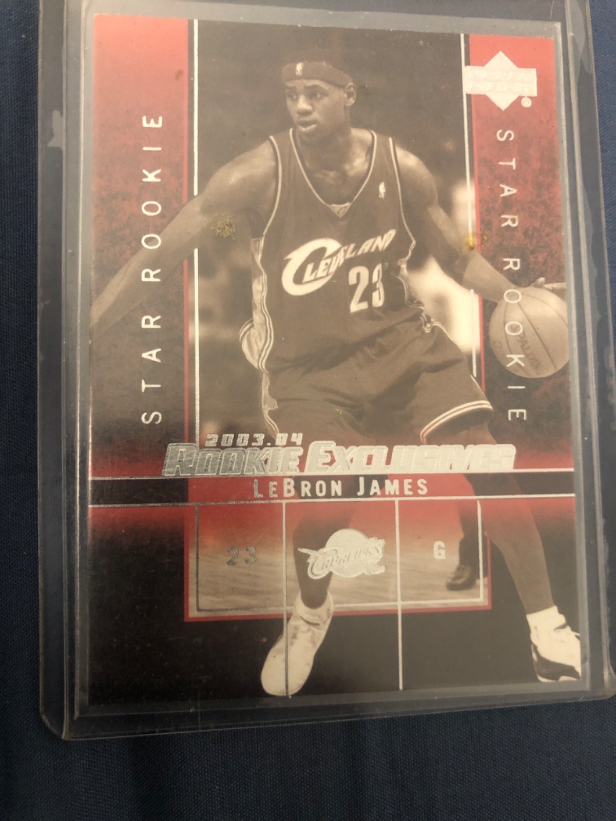 2003-04 Upper Deck Rookie Exclusives - Star Rookie LeBron James #1 Black & White