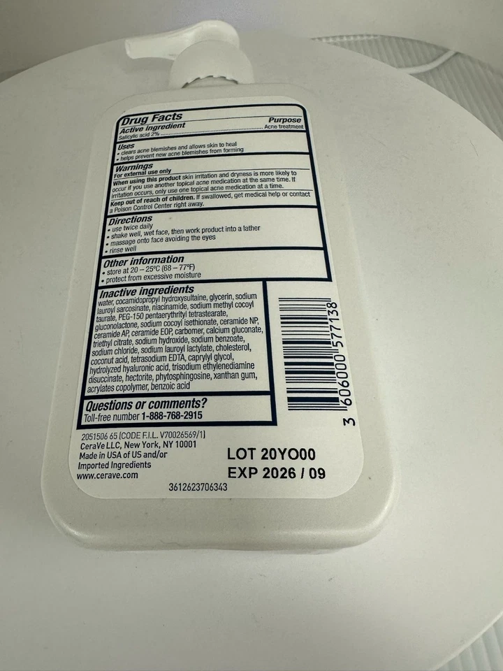 Limpiador de control de acné CeraVe 8 fl oz Foto 3 de 3