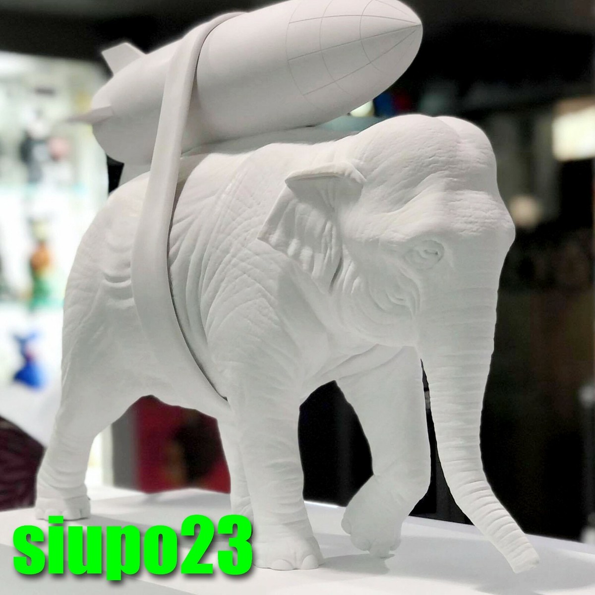 MEDICOM TOY - Elephant with Bomb ORIGINAL Ver. バンクシー