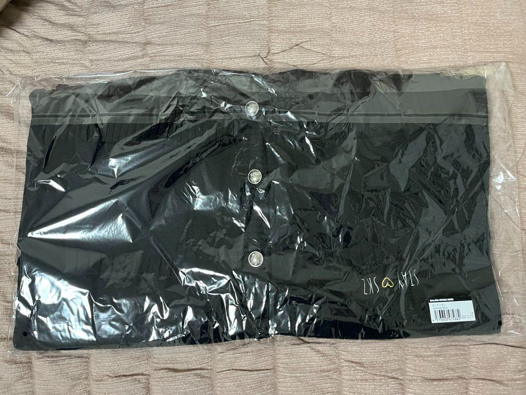 Stray Kids CARDIGAN Produced by Lee Know XMAS POPUP STORE Stray Kids CARDIGAN Produced by Lee Know XMAS POPUP STORE