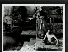 SUPER RARE!! 8X10 1964 ORIGINAL PETER SELLERS "BECKET" MOVIE SCENE PHOTO!!