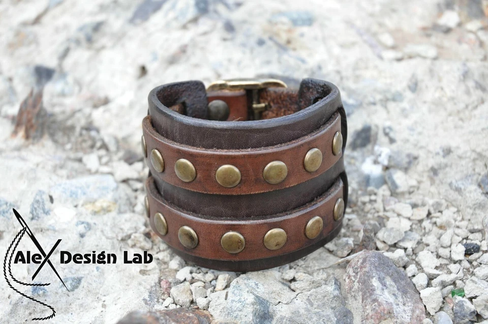 Brazalete ancho marrón con tachuelas de cuero pulsera de doble correa clase extra Foto 3 de 4