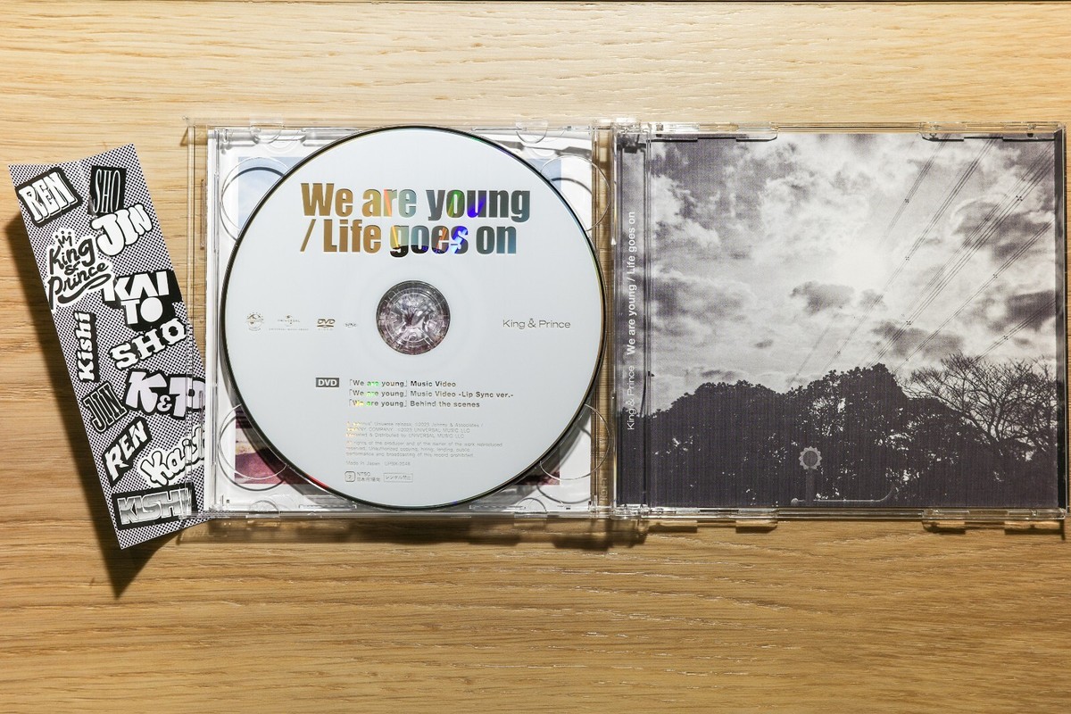 US seller] King & Prince Life goes on / We are young 4