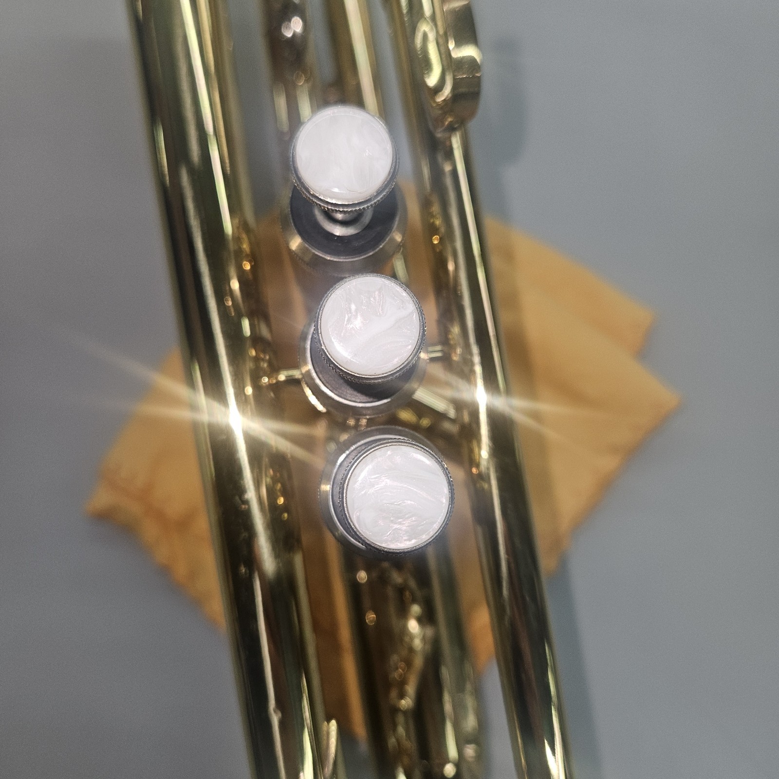 Anaxa Trumpet Gold W/ Case And Mouthpiece - 7c