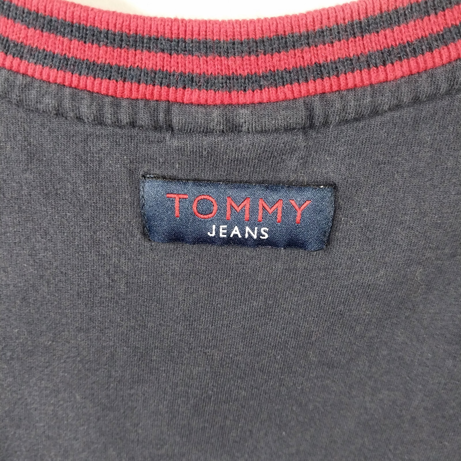 Vintage Tommy Hilfiger Tommy Jeans V-neck Navy/Red T-shirt Logo Collar Mens L thumbnail 4